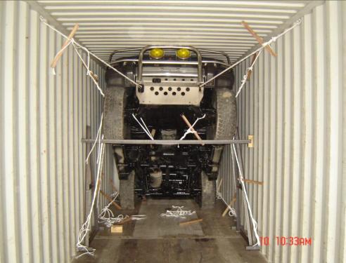 集裝箱內(nèi)車(chē)輛綁扎.jpg